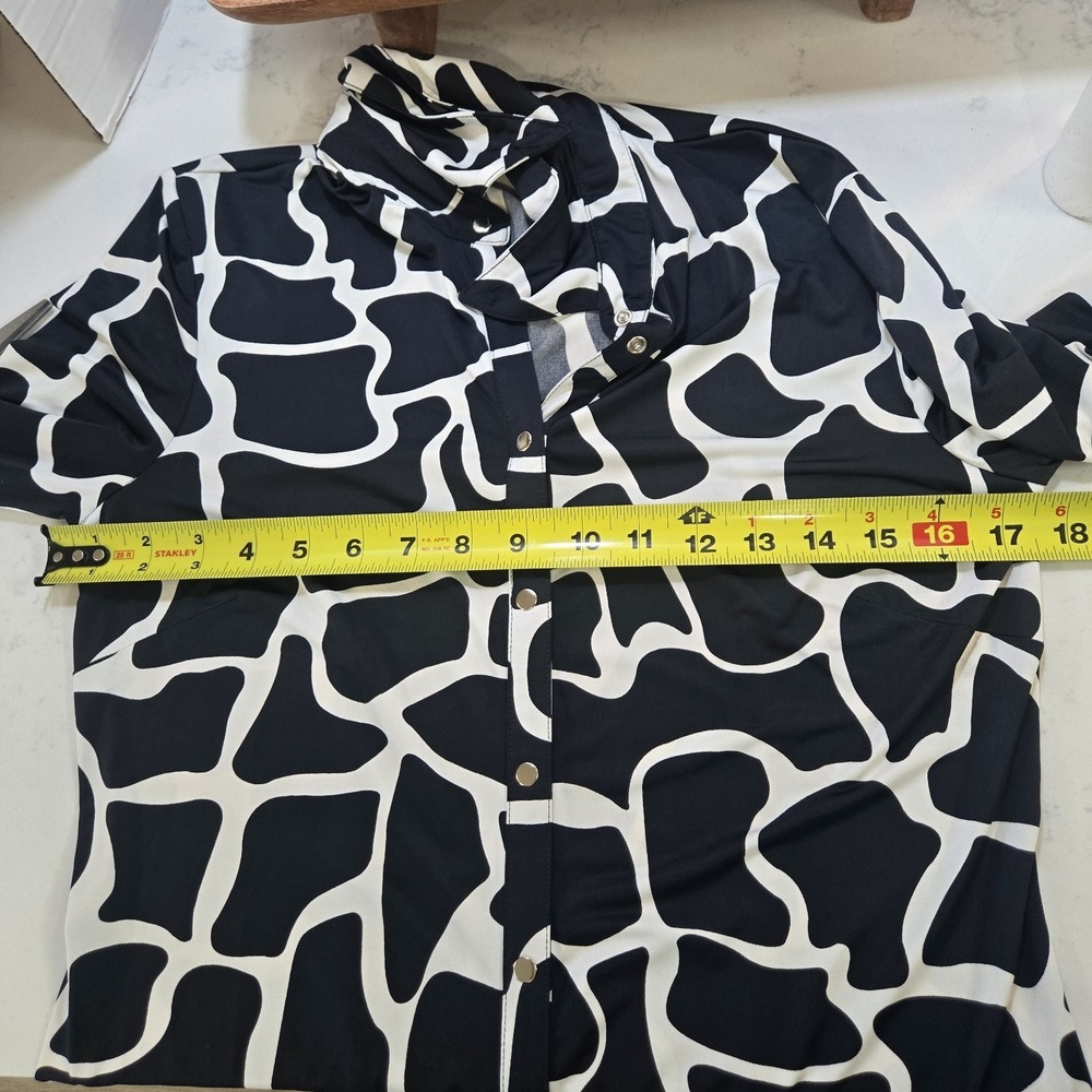 Newport News Giraffe Print Blouse Women's Small Black White Button Front Shirt - Picture 14 of 16